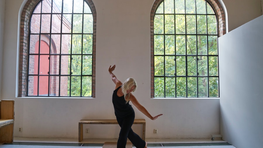 Dame dansende yoga