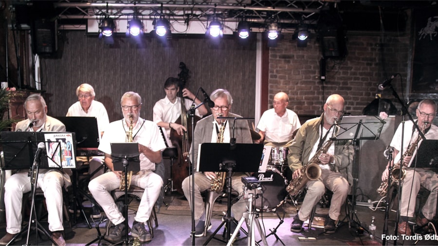Five Shades of Sax orkester